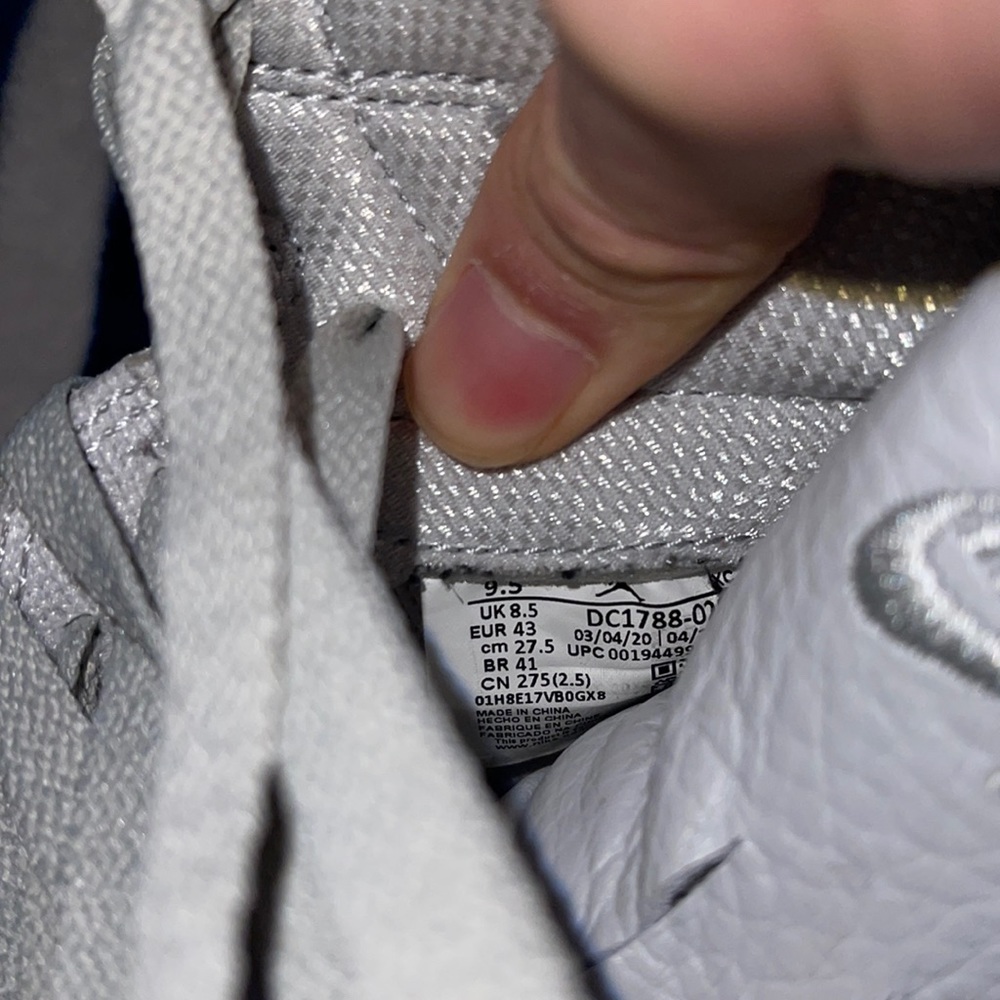 Air Jordan 1 Retro High OG. 'Tokyo' - Picture 3 of 5